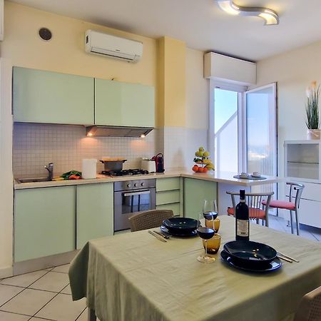 Appartamento Sopra Il Mare Civitanova Marche Luaran gambar